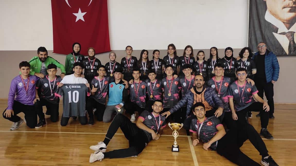 Kız ve Erkek Futsal Takımlarımız İlçe Şampiyonu Oldular